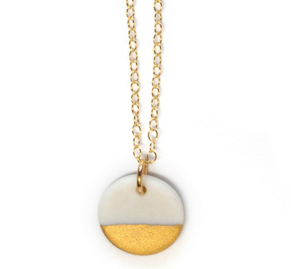 Ash Small Circle Necklace in Matte Gold