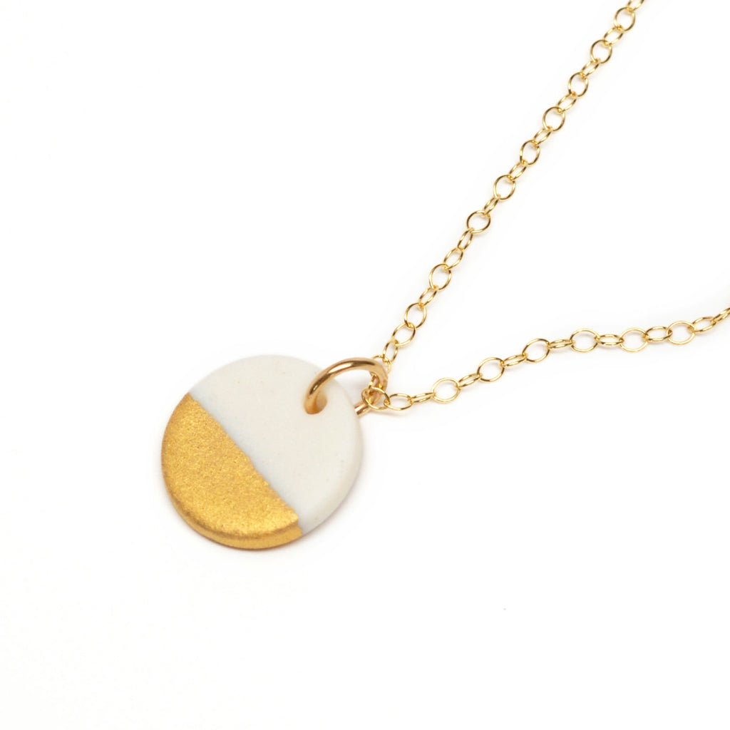 Ash Small Circle Necklace in Matte Gold